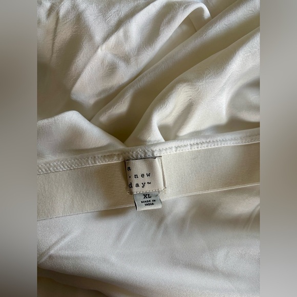 NWT A New Day XL White Slip Skirt Maxi Black Lace Trim Satin Textured 90’s - Picture 6 of 9